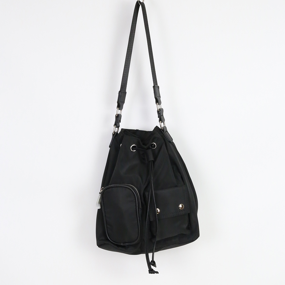 KARO  率性簡約精巧水桶手提包(可肩背)