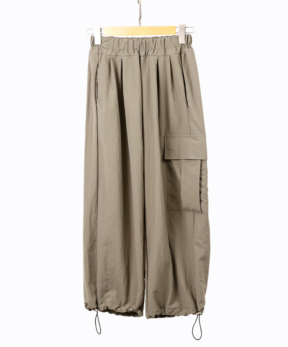 KARO  率性簡約單邊大口袋打摺休閒褲